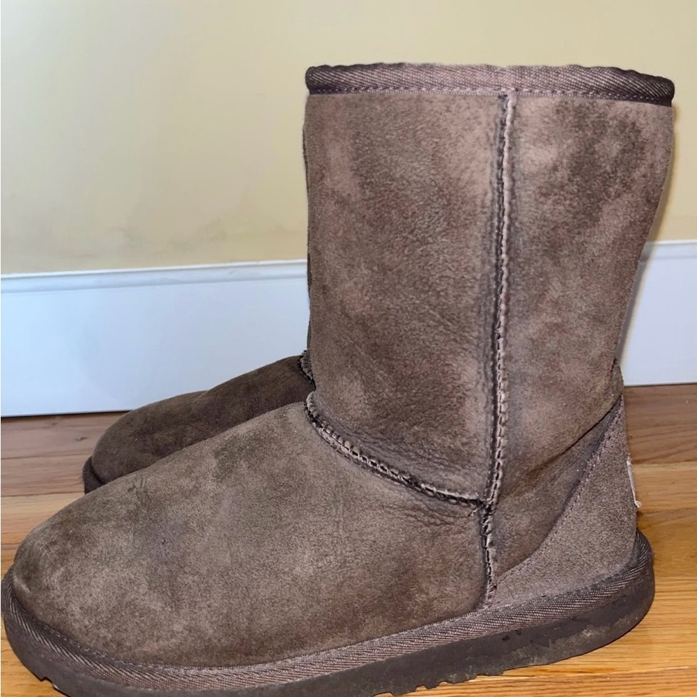 UGG Australia Classic Boot - Picture 3 of 5